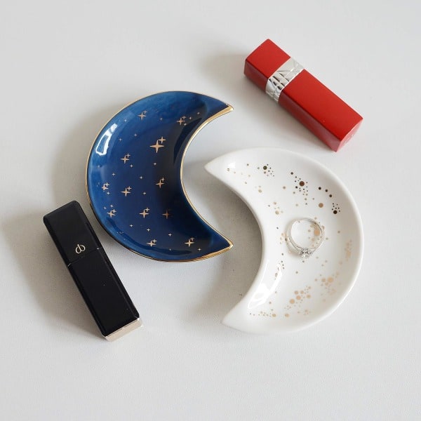 Lille Måne Smykkeskål Bakke, Sæt med 2, Dekorativ Keramisk Ornament Bakke, Moderne Accent Bakke til Toiletbord (Blå og Hvid)