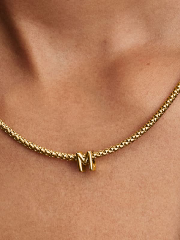 - Kirjain M -riipus - 14k kullattu