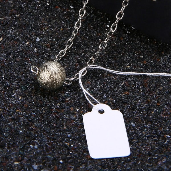 100-pak papiretiketter / prismærker med snor Hvid 2.4 x 1.4 cm