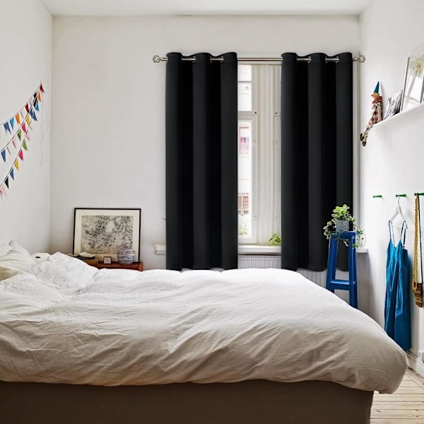 (107 cm leveä * 160 cm korkea) 2 kpl Makuuhuoneen mustat pimennysverhot, pimentävät huoneen