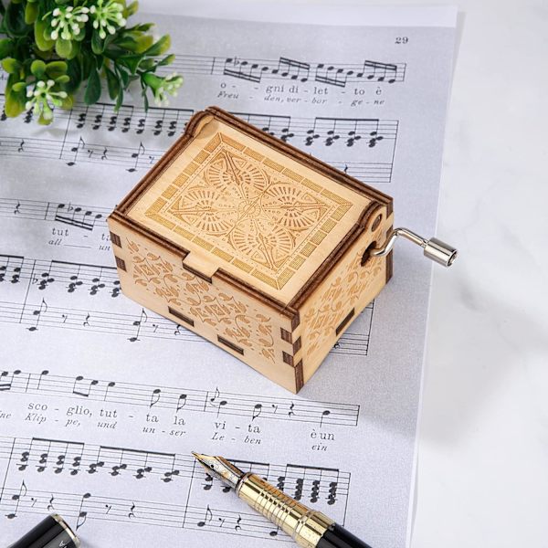 Musiklåda i Trä med Handvev - Du är Min Solstråle