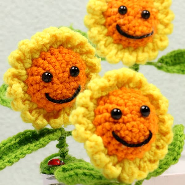 2 stk solsikke bildeler dashborddekorasjoner, ristende smiley S