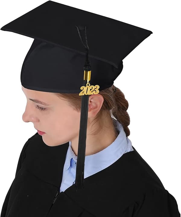 Konfirmasjonskappe, studentlue og dusk 2023 for universitet og ba