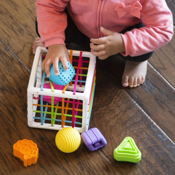 Fat Brain Toys - Fat Brain Nuori, Värikäs Aistikuutio, Joka Herättää Uteliaisuutta Ja Muotojen Tutkimista