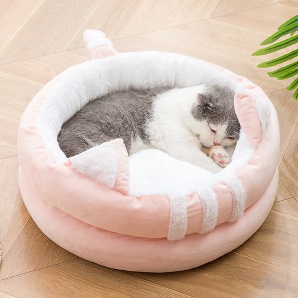 Kattehusdesign katteøre kattehus med pompom kattehull fløyel