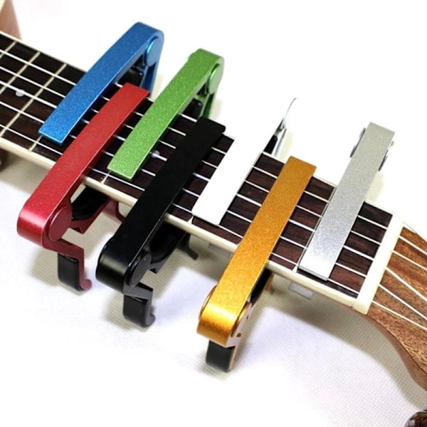Guitar Capo i Sort - Skift Tonehøjde og Spil med Stil Sort