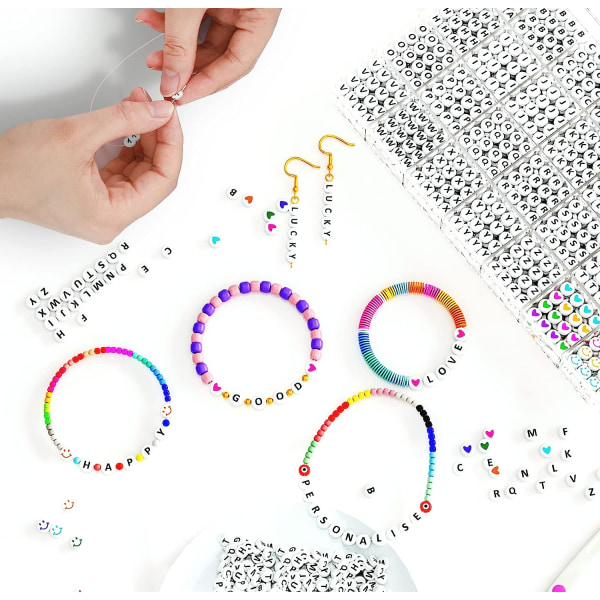 1400 stk. Bogstavperler, 28 Stilarter Venskab Armbånd Assorterede Alfabetiske Perler Preppy Perler Smykkefremstillingskit med Perleæske til Teen Pigegaver Alder Black Letter White Bead