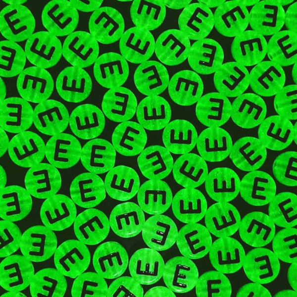 500 st Bokstavspärlor, Glow in The Dark, 4x7 mm Akryl Pärlor, Vokal Bokstav E Pärlor, Alfabetiska Pärlor, Runda Bokstavspärlor för Armband (Bokstav E) Glow in The Dark - E