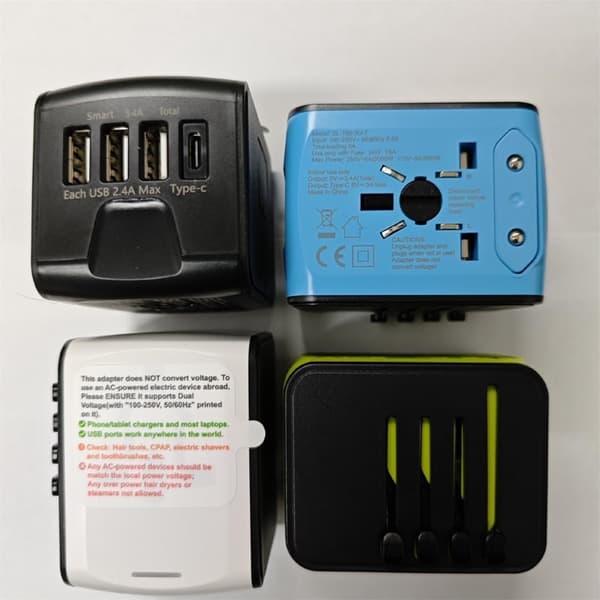 Universal reiseadapter (blå)