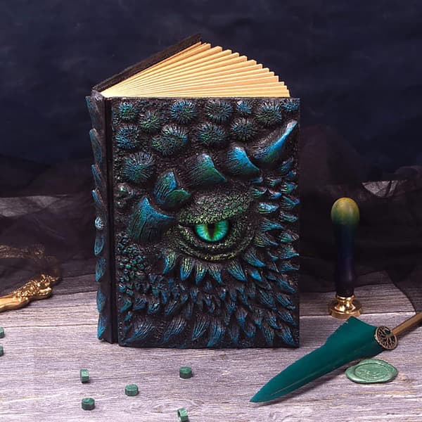 Dragejournal, drageudstyr, 3D-reliefdesign, rejsedrageøje-notesbog, præget notesblok, skitsebøger, grimoire, vintage dagbog til mænd og kvinder