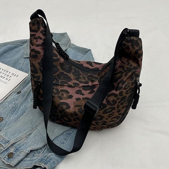 Leopardväska för kvinnor Halvmåne Crossbody-väskor Nylon Luna Måne Dumplingväska Leopardmönstrad Crossbody Hobo Plånbok
