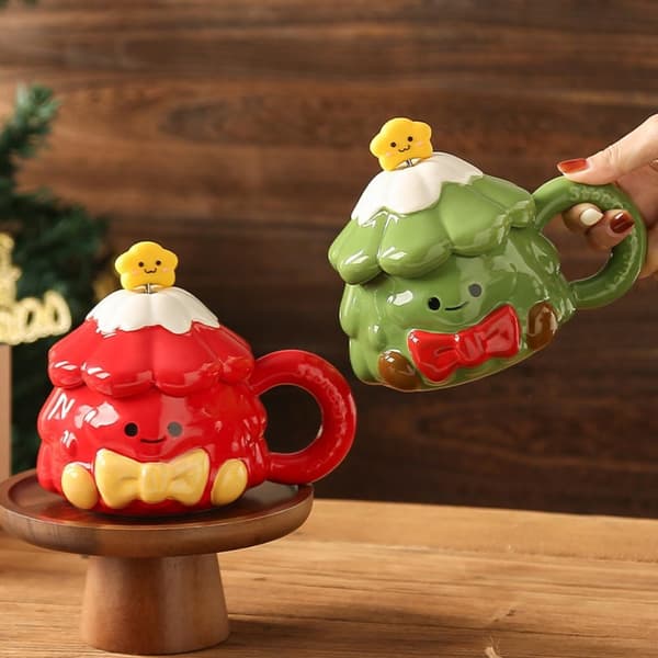 Julgransmugg med lock och sked, 42 cl söt trädformad mugg med rosett, festlig kaffemugg i keramik, julklapp.