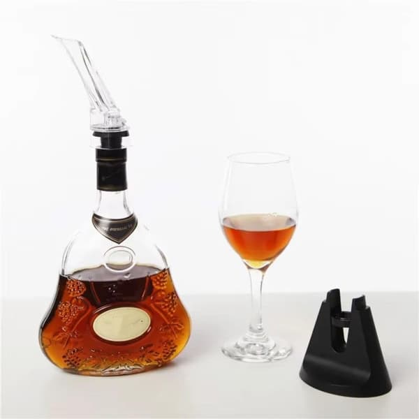 2 st vinkaraff med pip, dekanter med luftare, spillsäker flaskpropp, spritpip, snabbpip för spritflaskor