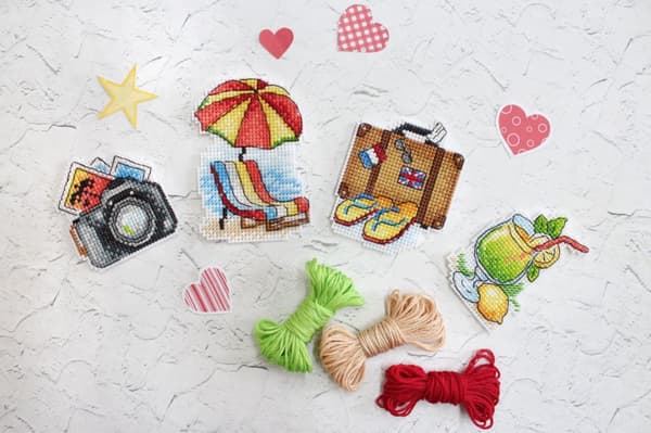 Broderikit plastic canvas MP Studia "Solig semester" 6x8 cm