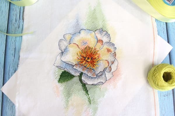 Broderisett MP Studia "Hvit pion" 16x28 cm