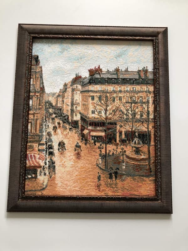 Broderikit Riolis "Saint-Honoré-gatan efter Pissarro" 40x50 cm