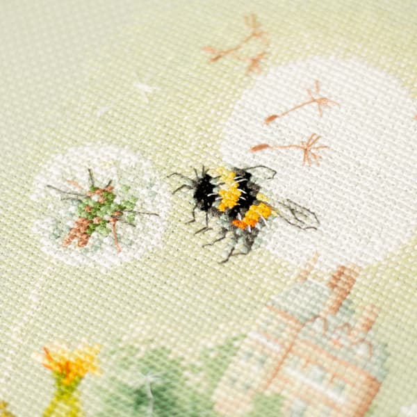 Broderikit Magic Needle "Engfortællinger. Humlebi" 26 x 26 cm