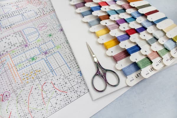 Broderikit LetiStitch L8076 - "Vinterbyhus" 21x30 cm