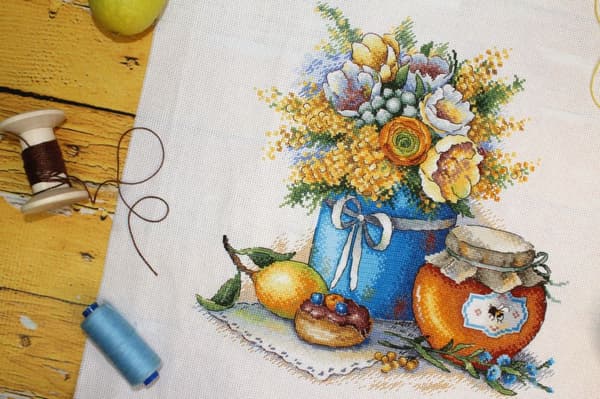 Broderikit MP Studia "Honungsnöje" 26x26 cm