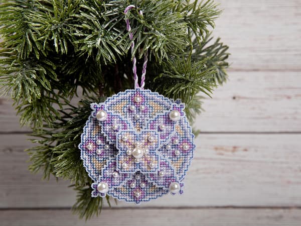 Broderisett Plastic Canvas Panna "Julepynt. Lilla kule" 8.5x8.5cm