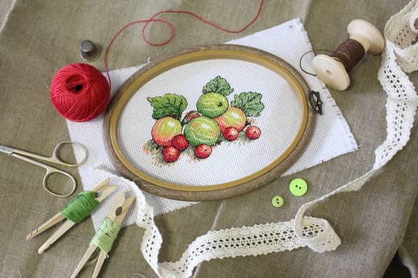 Broderisett MP Studia "Duftende stikkelsbær" 14x10 cm
