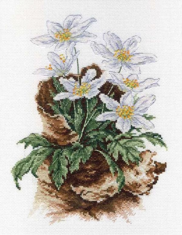Broderikit MP Studia "Första blommorna" 18x24 cm