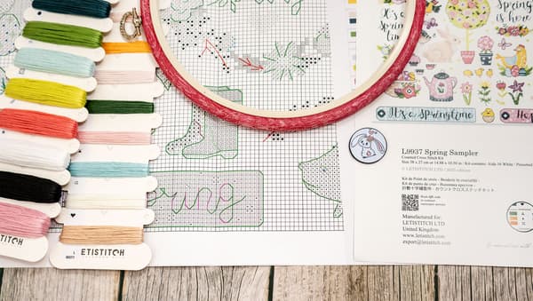 Broderikit LetiStitch L9937 - "Vår Sampler" 38x27 cm
