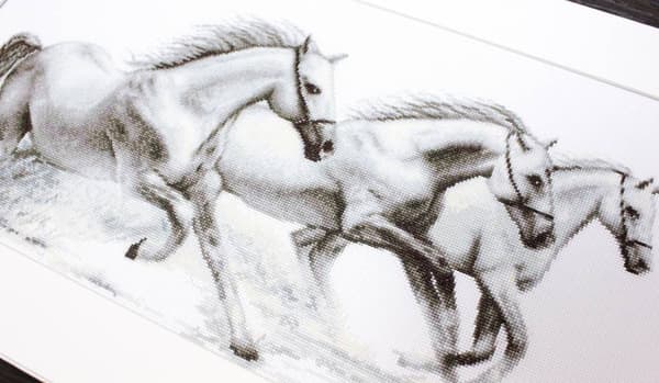 Broderikit Luca-S B495 - "Hvide heste" 47x21.5 cm
