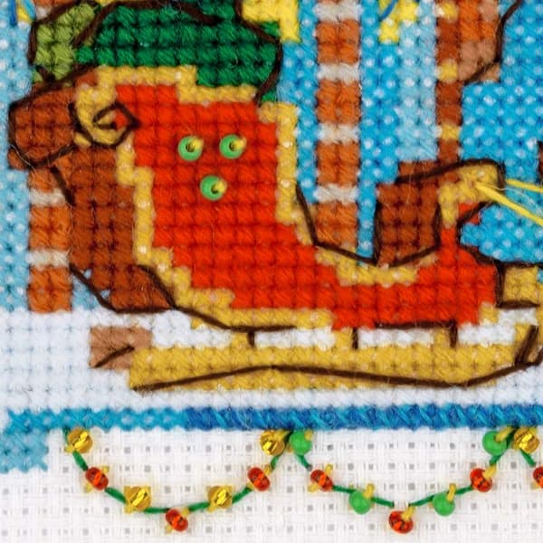 Broderikit Riolis "Hus med slæde" 15x15 cm