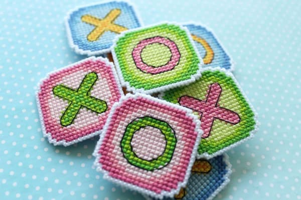 Broderisett Plastic Canvas MP Studia "Tre på rad" 4x4 cm