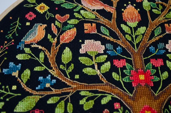Broderikit Abris Art "Skovens eventyrtræ" 30x30cm