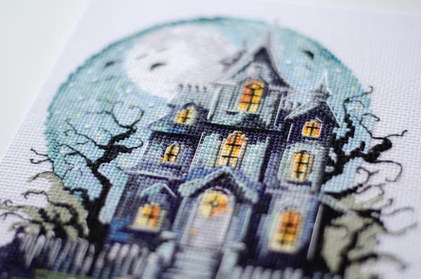 Broderisett Abris Art "Spøkelseshus" 17x20cm