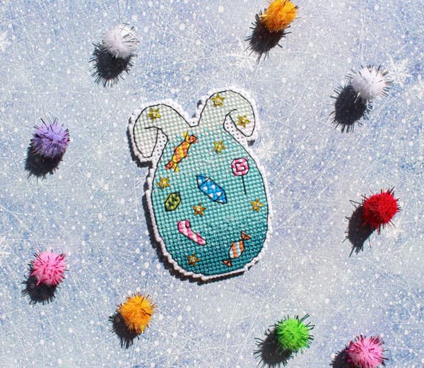 Broderisett Plastic Canvas MP Studia "Gulrotsoverraskelse" 6x8 cm