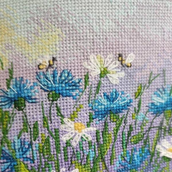 Broderisett Oven "Blåklintfelt" 20x20 cm