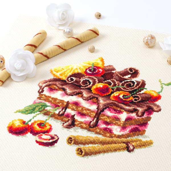 Broderisett Magic Needle «Kirsebærsøtkake» 17x17 cm