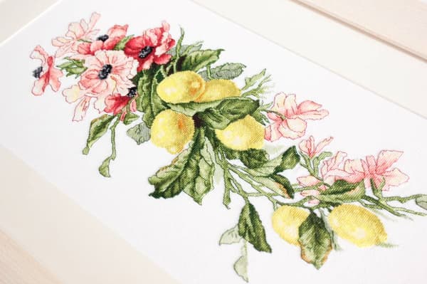 Broderisett Luca-S B210 - "Blomster og sitron" 17x39 cm
