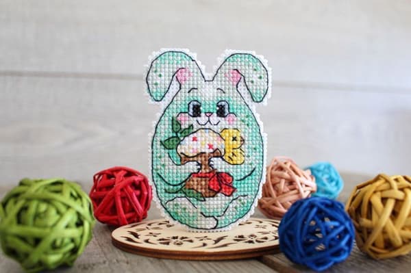 Broderikit Plastik Canvas MP Studia "Sød påskekage" 6x8 cm