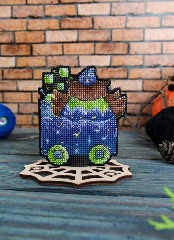 Broderikit plastic canvas MP Studia "Magisk vagn" 9x8cm