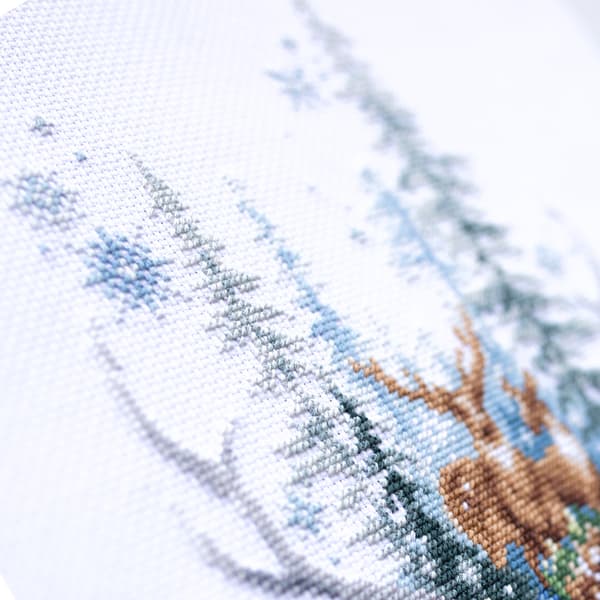 Broderikit Magic Needle "Vinterskovens ånd" 17x27 cm