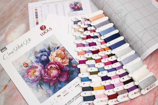 Broderikit Luca-S B7027 - "Blomsternes konge" 32x32 cm
