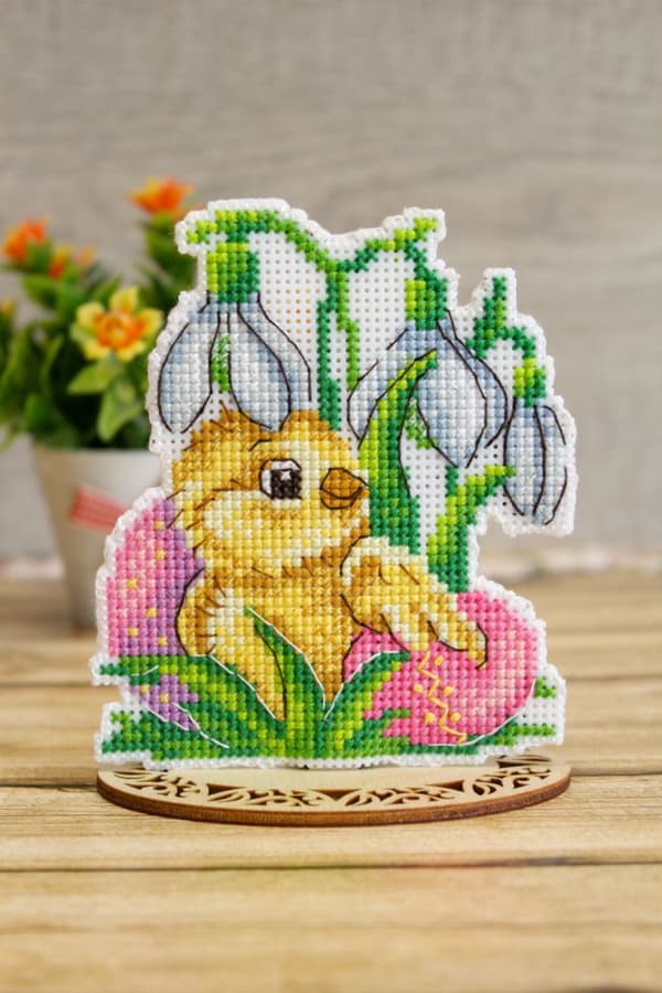 Broderikit plastic canvas MP Studia "Påskbudbärare" 9x10.5 cm