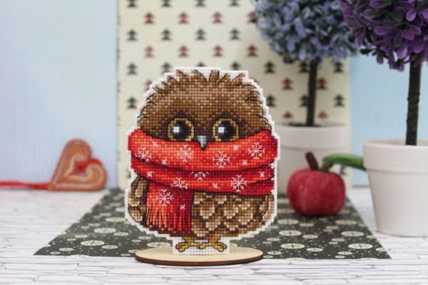 Broderikit plastic canvas MP Studia "Vinteruggla" 9x11 cm