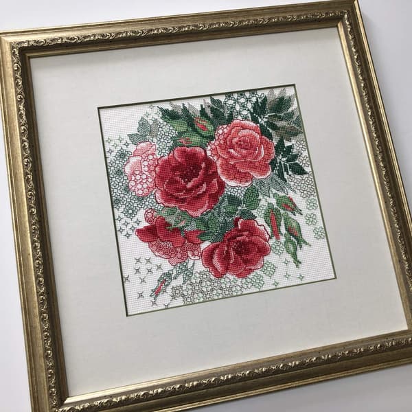 Broderikit Riolis "Rød hyben" 20x20 cm