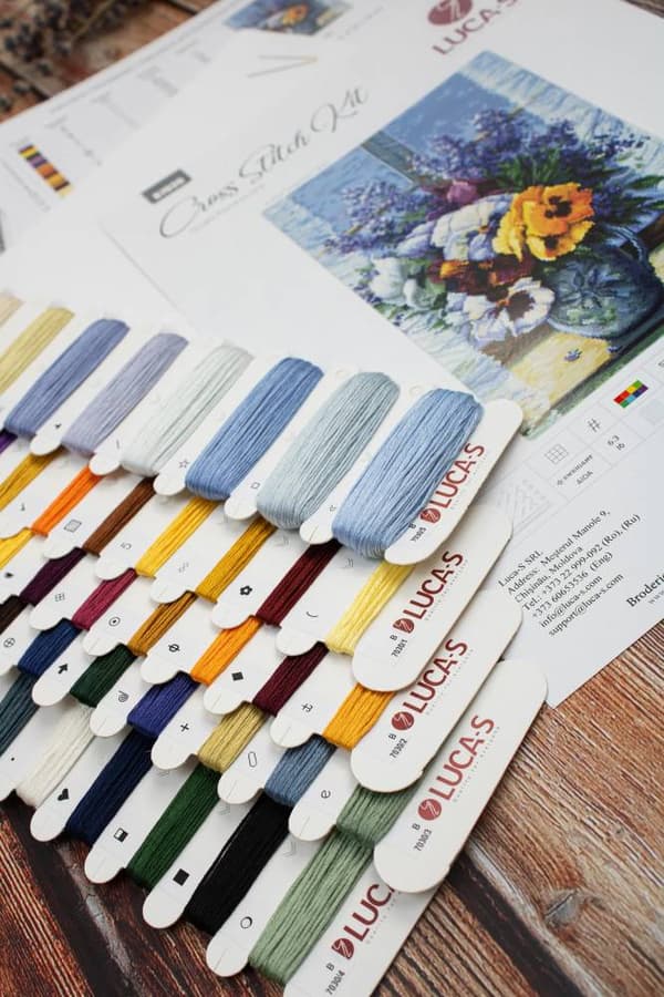 Broderikit Luca-S B7030 - "Buket med stedmoderblomster" 25x36 cm