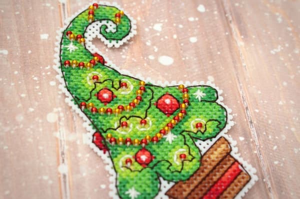 Broderikit plastic canvas MP Studia "Julskönheter" 6x9 cm