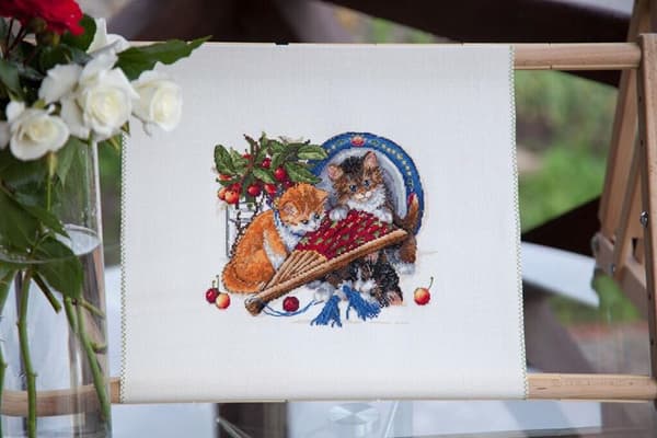 Broderikit Merejka K-68 - "Killinger og kirsebær" 23x25 cm