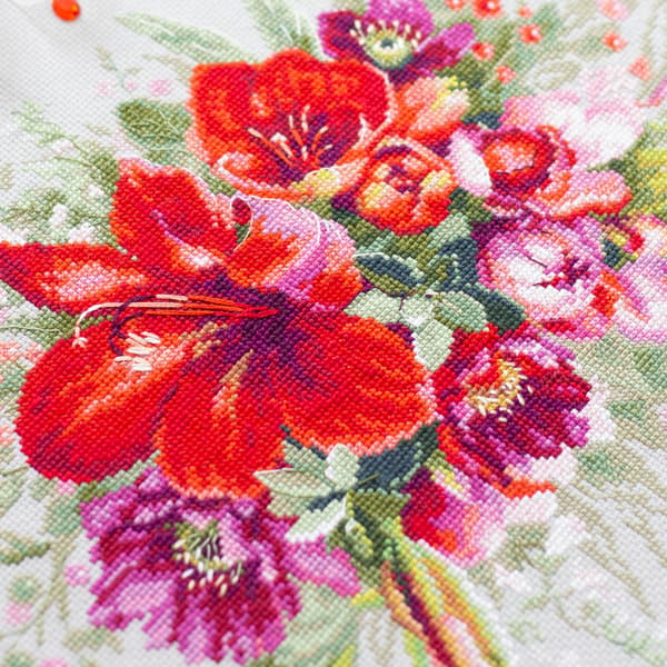 Broderisett Magic Needle "Amaryllisbukett" 36x27 cm