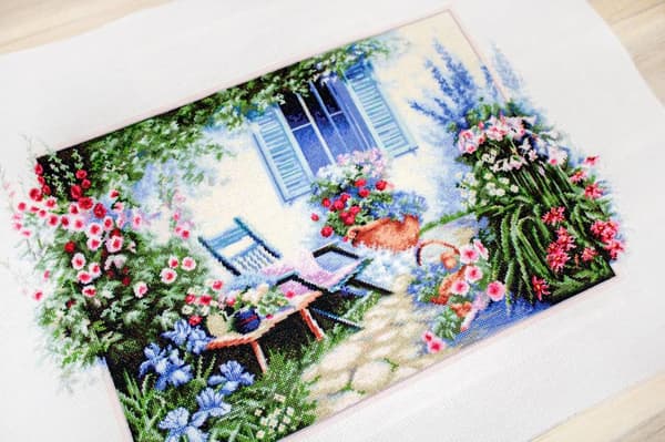 Broderikit Luca-S B2342 - "Blomsterhave" 42x28 cm