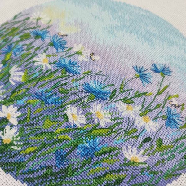 Broderikit Oven "Blåklintfelt" 20x20 cm