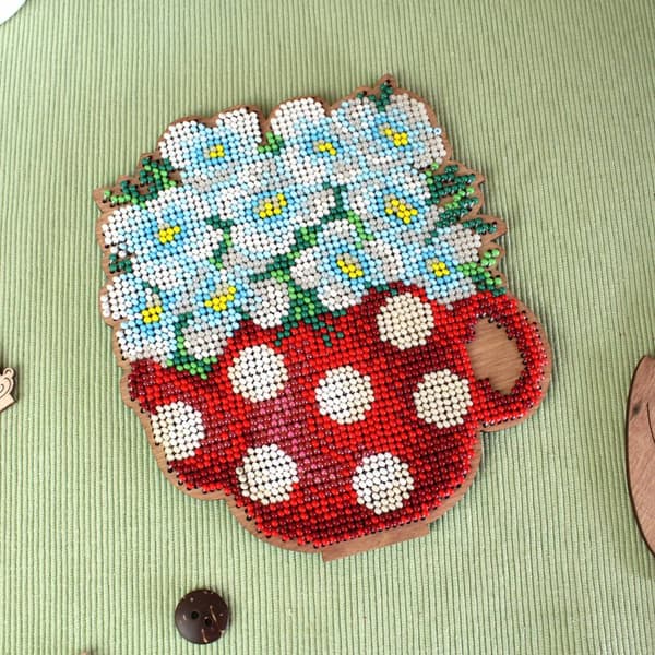 Perlebroderi MP Studia "Usædvanlig komposition" 12x14x7 cm